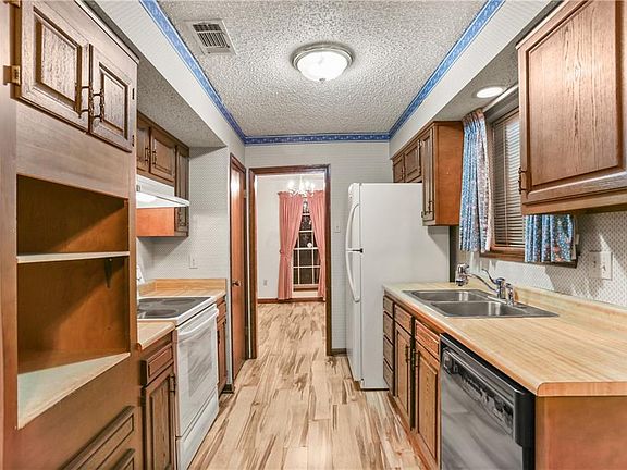 2nd image of 2105 Stall Dr