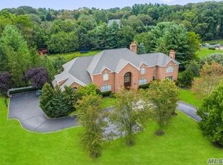 Hunt Ct, Glen Head, NY 11545