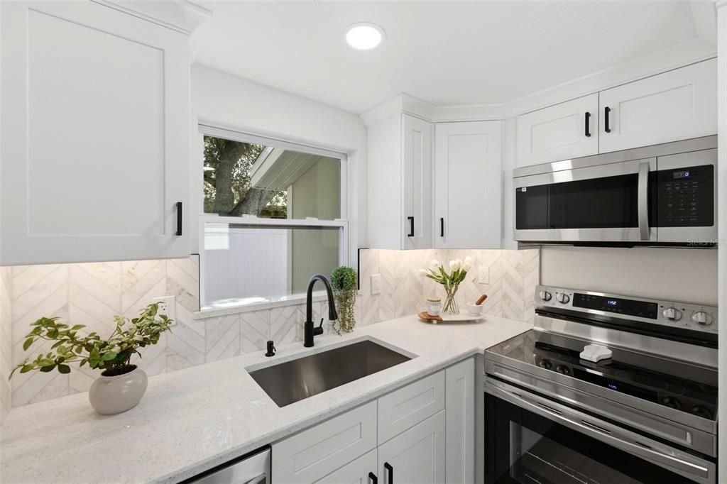 1802 Robinhood St, Sarasota, FL - More