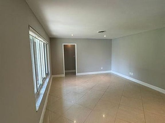 4th image of 4411 NE 15th Way
