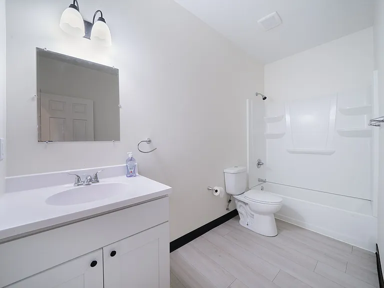 2935 E Maplewood Dr — Photo 12