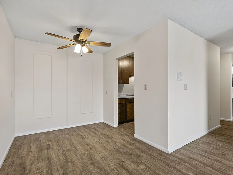 Cedarwood West Apartments — Photo 16