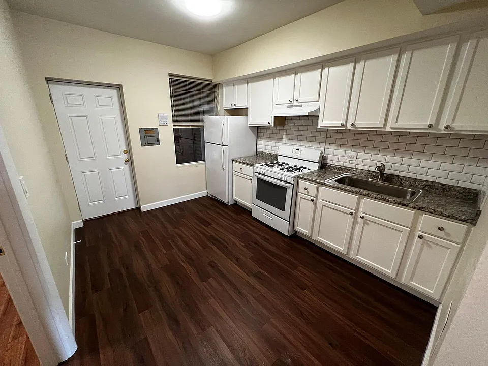 7409 N Clark St #2