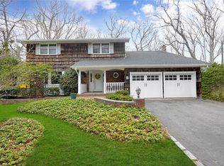 2 Windmill Ct, Smithtown, NY 11787