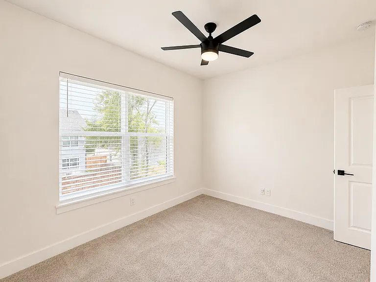 2218 Polk St — Photo 22