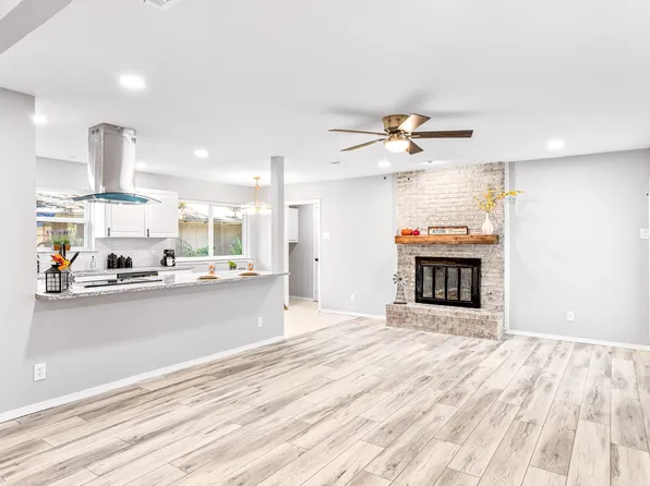 1413 Park East Dr, Garland, TX 75043