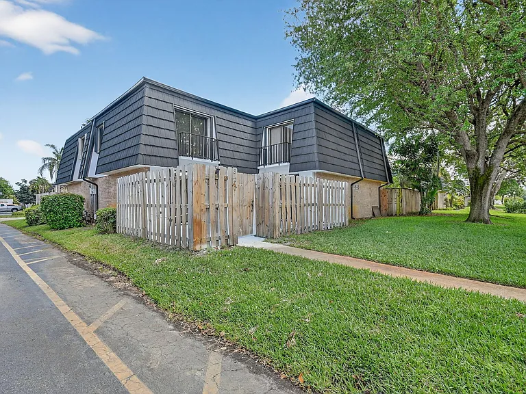 320 Woodland Rd — Photo 49