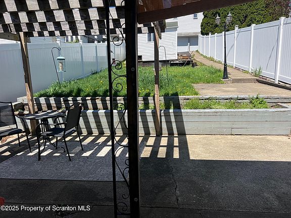 5th image of 523 N Rebecca Ave