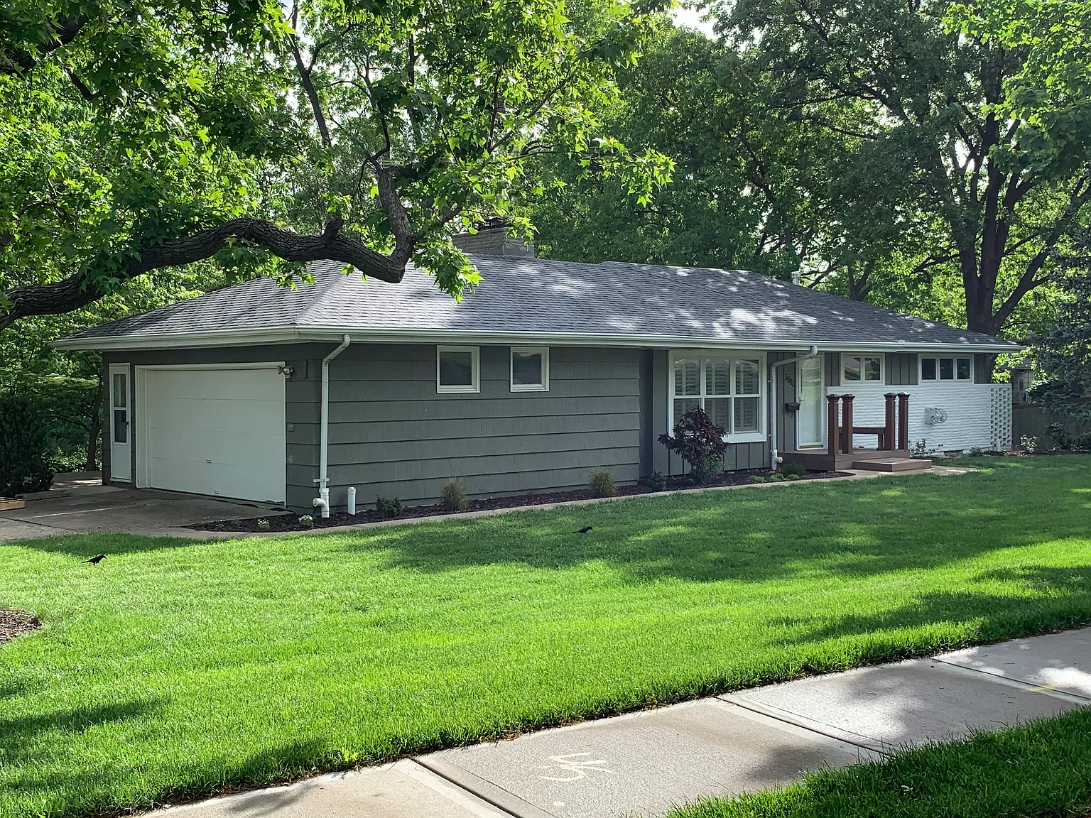 4 bed, 2500 sqft, $3,300 — Photo 3