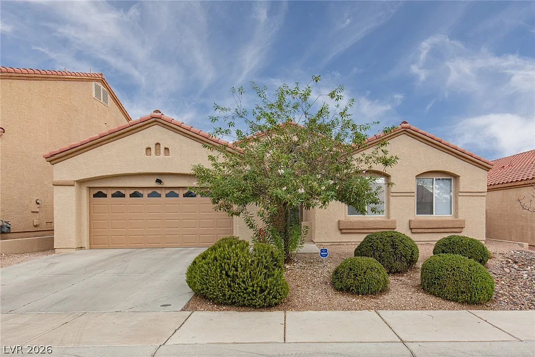 3 bed, 2.0 bath, 1602 sqft, $2,200 — Photo 1