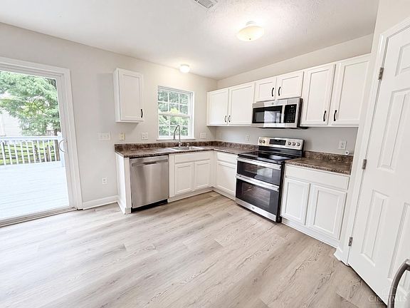 2nd image of 20 Woodsong Ct