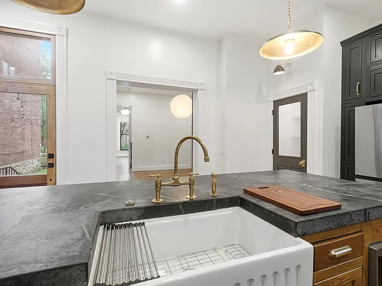 811 Monroe St — Photo 13