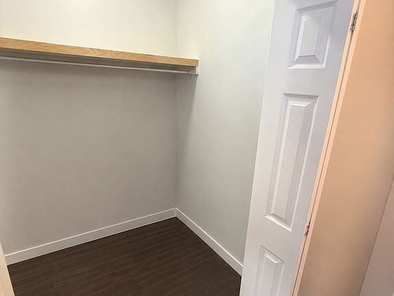 4th image of 376 Lincoln Ave #2