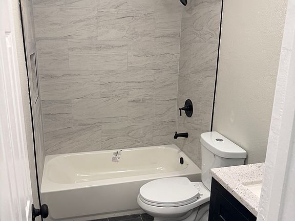 4th image of 4731 Clara St #3