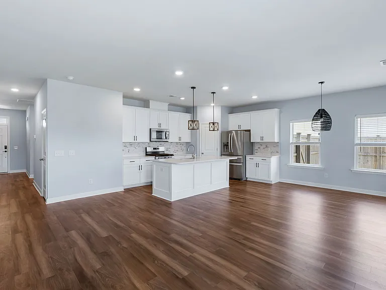 402 Carrara Dr — Photo 3