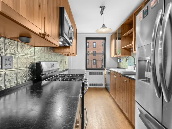 50 Park Terrace East image 3 of 7