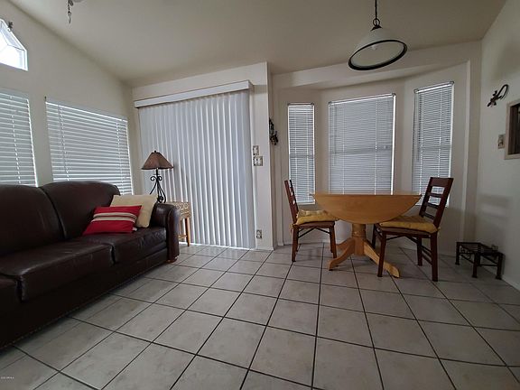 4th image of 302 E Mesquite Dr
