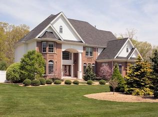 5 Newton Ln, Medway, MA 02053