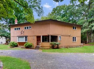 4449 Pine Ridge Dr, Bushkill, PA 18324
