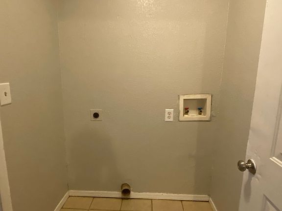 3rd image of 717 NW 110th St