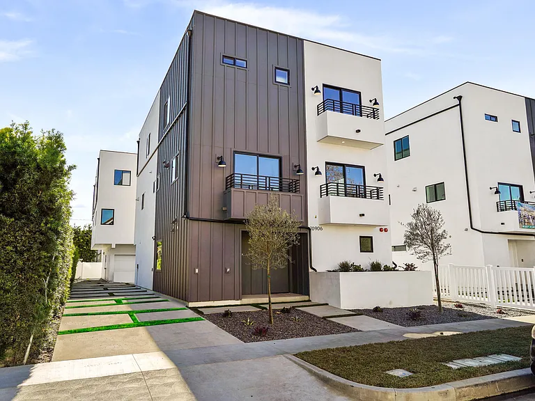 10906 Hesby St — Photo 1