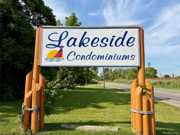 29589 W Jefferson Ave APT 15, Gibraltar, MI 48173