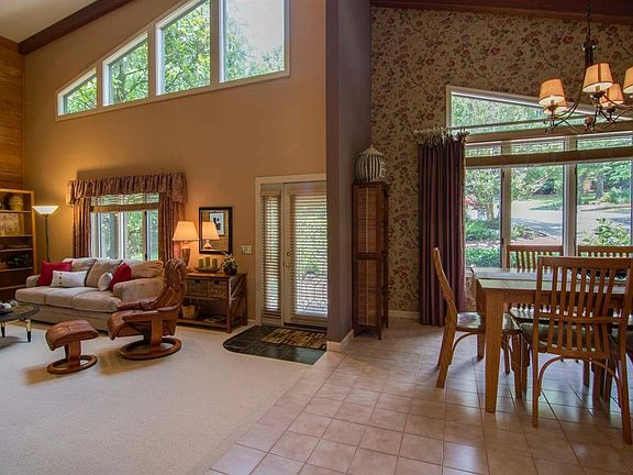4th image of 380 Quail Ct
