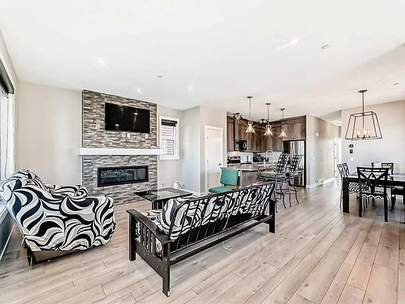 3rd image of 75 E Howse Rise NE