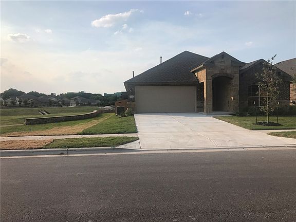 2nd image of 808 Winnsboro Dr