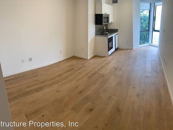 2nd image of 1050 Valencia St #202