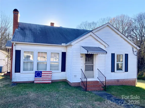 227 Nesbit Dr, Salisbury, NC 28147