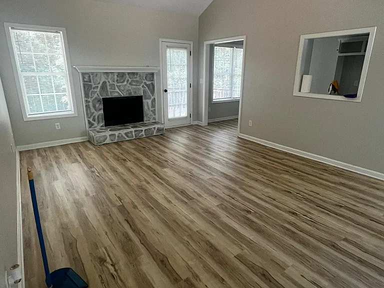 824 Eastmont Rd — Photo 3