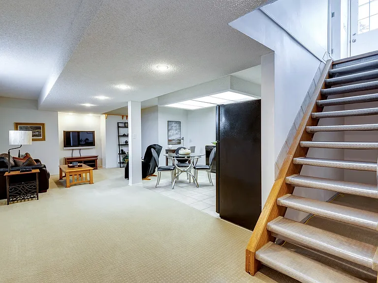 1035 Riverbend Dr SE #BASEMENT — Photo 4