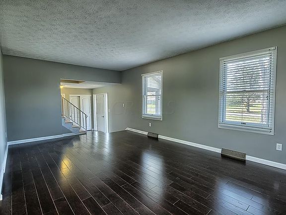 5th image of 11804 Village Way Dr