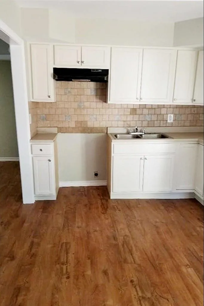 3 bed, 1.0 bath, 1030 sqft, $1,600 — Photo 3
