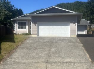 142 Swain Ct, Reedsport, OR 97467