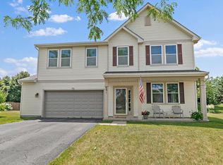 691 Glen Cove Ln, Hampshire, IL 60140