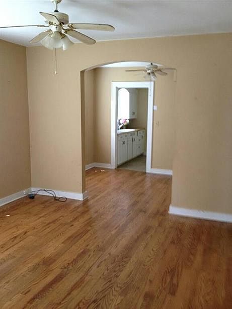 2nd image of 2401 S Hackley St