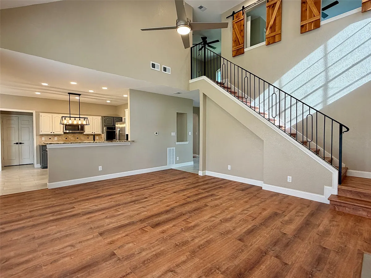 Building Photo - 2112 Stonegate Dr