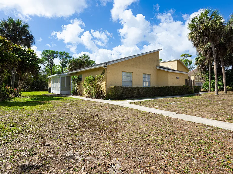 202 Sparrow Dr #1 — Photo 2