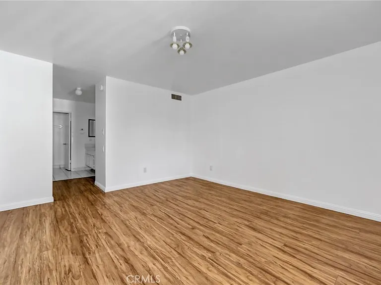 5334 Lindley Ave #319 — Photo 19
