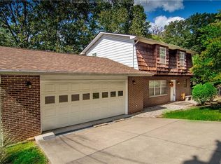 935 Harmony Ln, South Charleston, WV 25303