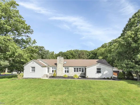 18851 Dellwood Dr, Walton Hills, OH 44146