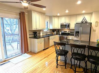 2973 Borge St, Oakton, VA 22124