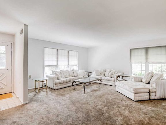 4th image of 104 Buckingham Dr