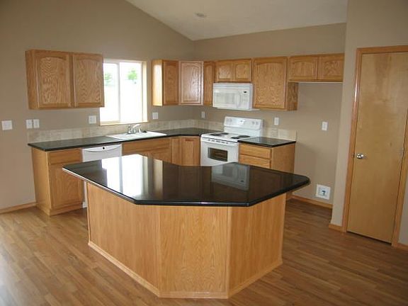 2nd image of 831 N Kelsea St