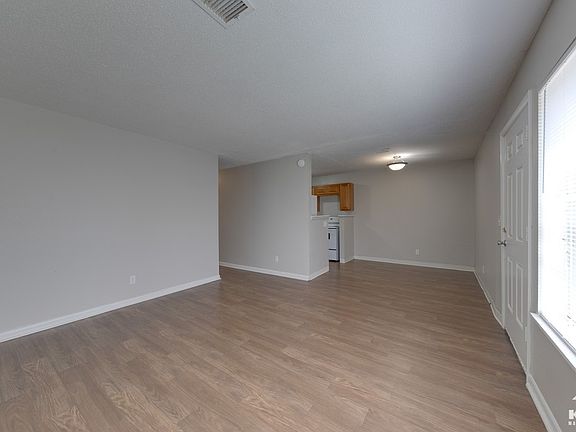 2nd image of 1128 S Everett Ave