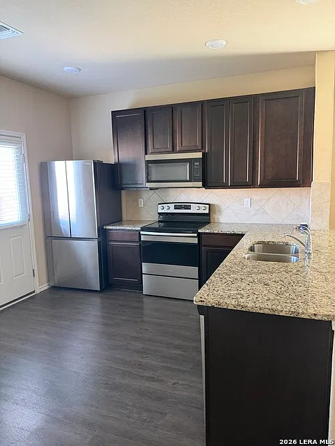 4 bed, 2.5 bath, 1676 sqft, $1,950 — Photo 4