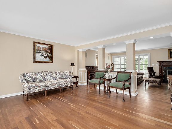 5th image of 23W079 Mulberry Ln
