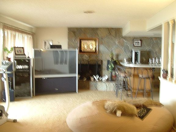 Downstairs Family Rm